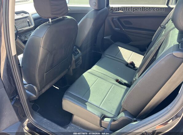 3VV3B7AX4JM038200 2018 VOLKSWAGEN TIGUAN Black VIN კოდის სტიკერის ხედი