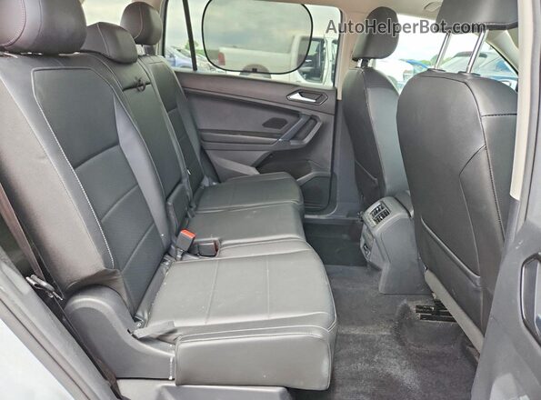 3VV3B7AX4JM104681 2018 VOLKSWAGEN TIGUAN Серый Вид задней части салона