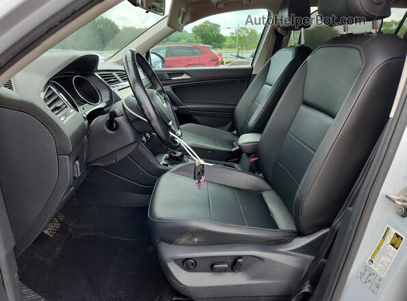 3VV3B7AX4JM104681 2018 VOLKSWAGEN TIGUAN Серый Вид салона спереди
