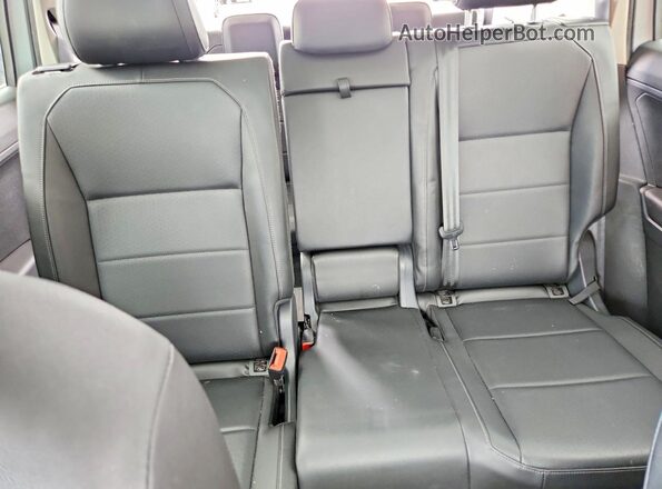 3VV3B7AX4JM104681 2018 VOLKSWAGEN TIGUAN Серый Вид задних сидений