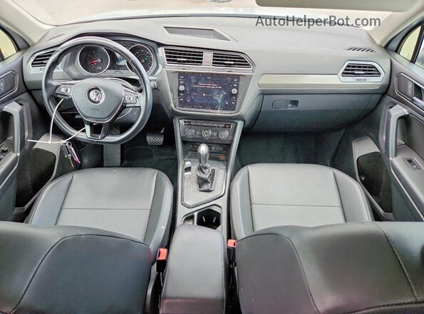 3VV3B7AX4JM104681 2018 VOLKSWAGEN TIGUAN Серый Вид панели приборов