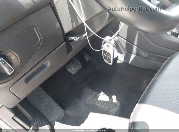 3VV3B7AX4JM208149 2018 VOLKSWAGEN TIGUAN Green წინა პანელის ხედი