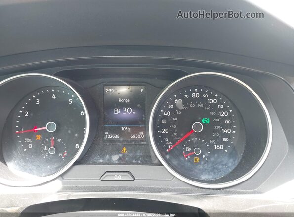 3VV3B7AX4JM208149 2018 VOLKSWAGEN TIGUAN Green უკანა სავარძლების ხედი