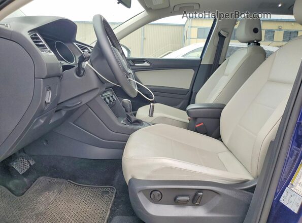 3VV3B7AX4MM144215 2021 VOLKSWAGEN TIGUAN Синий Вид салона спереди