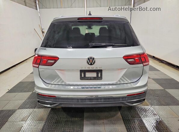 3VV3B7AX4NM105836 2022 VOLKSWAGEN TIGUAN Silver Rear view
