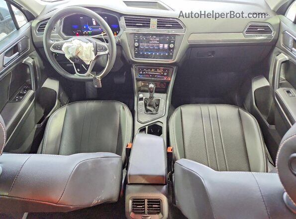 3VV3B7AX4NM105836 2022 VOLKSWAGEN TIGUAN Silver Dashboard view