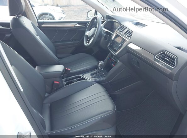 3VV3B7AX4NM124452 2022 VOLKSWAGEN TIGUAN White წინა სალონის ხედი