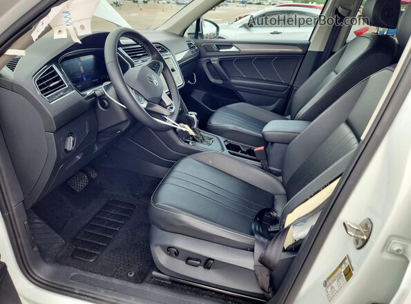 3VV3B7AX4RM067854 2024 VOLKSWAGEN TIGUAN White Vista interior delantera