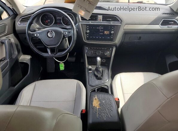 3VV3B7AX5JM190874 2018 VOLKSWAGEN TIGUAN Gray Dashboard view