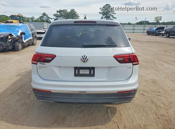 3VV3B7AX5JM190874 2018 VOLKSWAGEN TIGUAN Gray Rear view