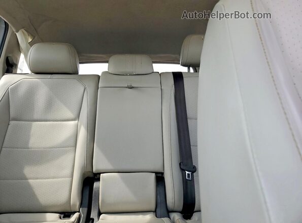 3VV3B7AX5JM190874 2018 VOLKSWAGEN TIGUAN Gray Rear seats view