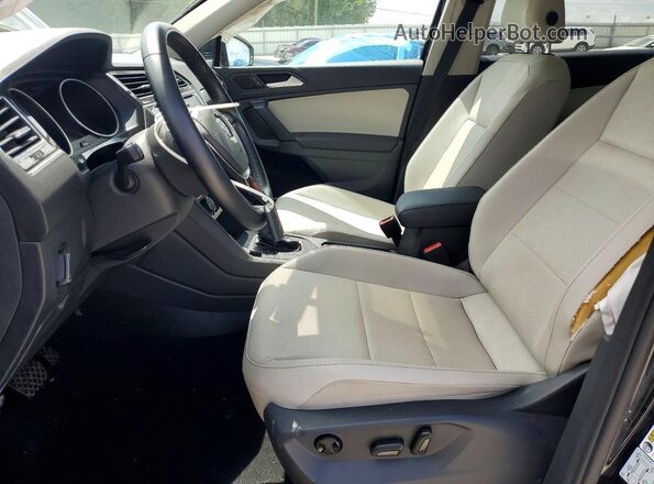 3VV3B7AX5KM137562 2019 VOLKSWAGEN TIGUAN Black Widok wnętrza z przodu
