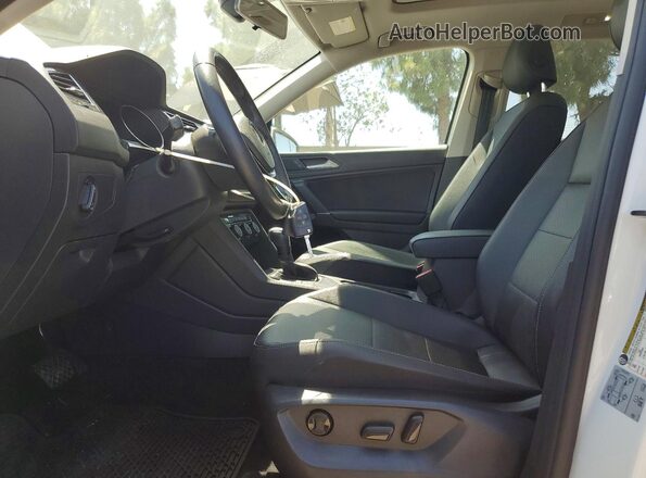 3VV3B7AX5LM133562 2020 VOLKSWAGEN TIGUAN White Widok wnętrza z przodu