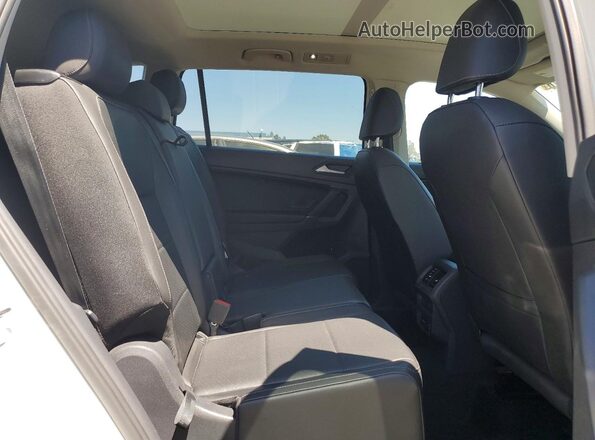 3VV3B7AX5LM133562 2020 VOLKSWAGEN TIGUAN White Widok wnętrza z tyłu