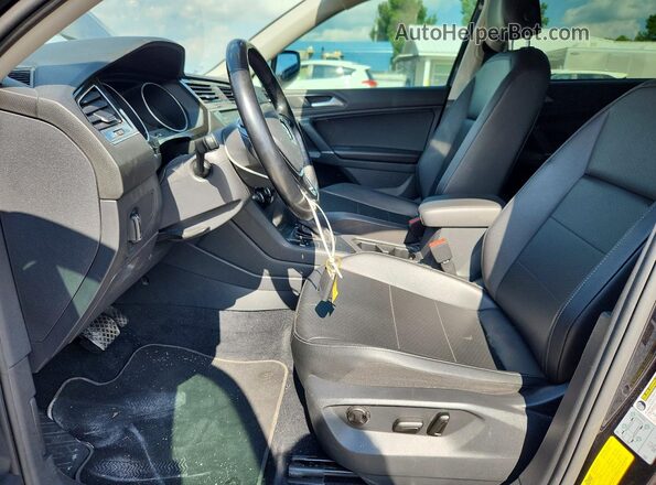 3VV3B7AX6JM041714 2018 VOLKSWAGEN TIGUAN Black წინა სალონის ხედი