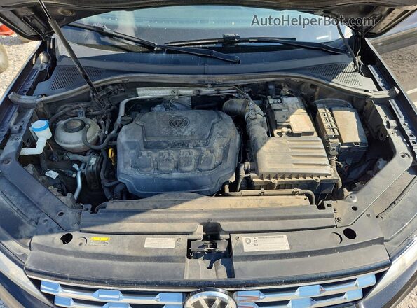 3VV3B7AX6JM041714 2018 VOLKSWAGEN TIGUAN Black ძრავის განყოფილების ხედი