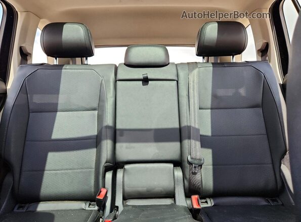 3VV3B7AX6JM088399 2018 VOLKSWAGEN TIGUAN Black Vista de los asientos traseros