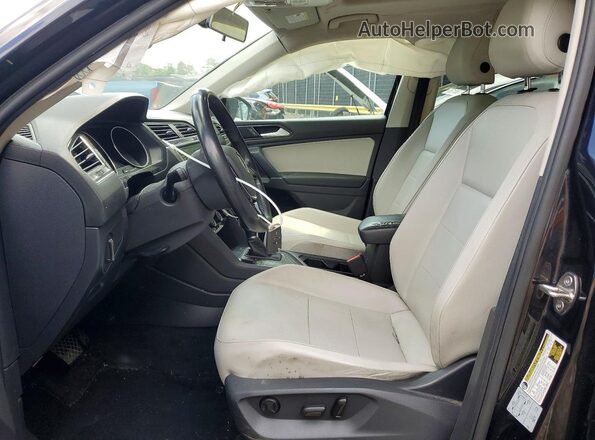 3VV3B7AX6JM089102 2018 VOLKSWAGEN TIGUAN Black Widok wnętrza z przodu