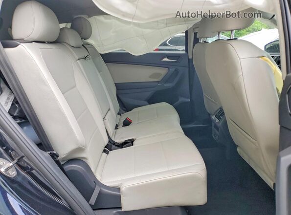 3VV3B7AX6JM089102 2018 VOLKSWAGEN TIGUAN Black Widok wnętrza z tyłu