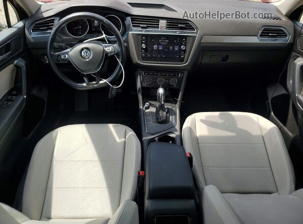 3VV3B7AX6JM133440 2018 VOLKSWAGEN TIGUAN Красный Вид панели приборов