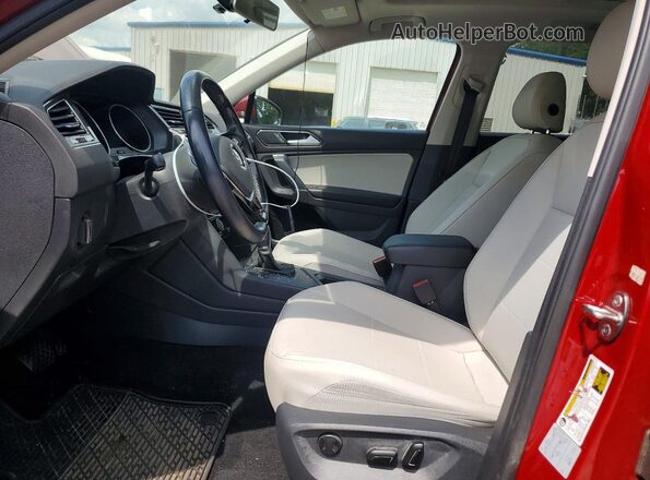 3VV3B7AX6JM133440 2018 VOLKSWAGEN TIGUAN Красный Вид салона спереди