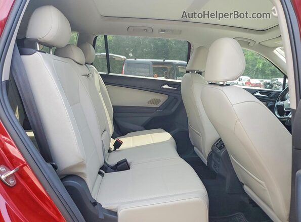 3VV3B7AX6JM133440 2018 VOLKSWAGEN TIGUAN Красный Вид задней части салона