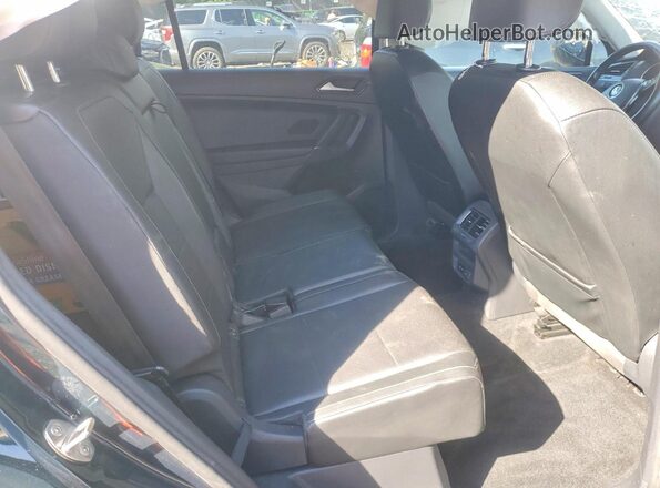 3VV3B7AX6JM153302 2018 VOLKSWAGEN TIGUAN Green Vista interior trasera