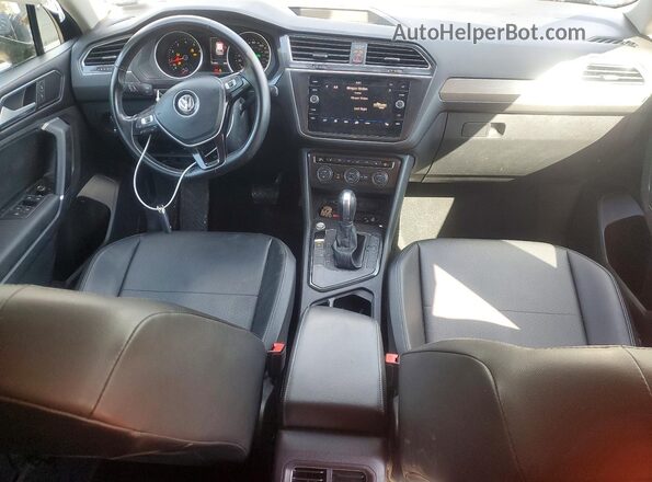 3VV3B7AX6JM153302 2018 VOLKSWAGEN TIGUAN Green Vista del salpicadero