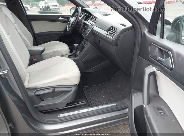 3VV3B7AX6JM155969 2018 VOLKSWAGEN TIGUAN Gray Front interior view