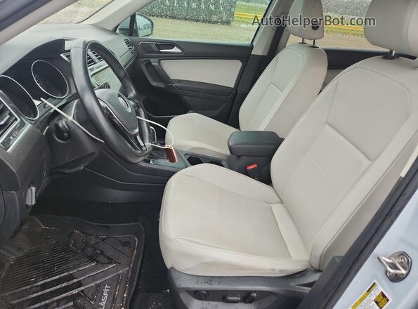 3VV3B7AX6JM200084 2018 VOLKSWAGEN TIGUAN Серый Вид салона спереди