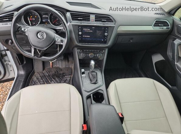 3VV3B7AX6JM200084 2018 VOLKSWAGEN TIGUAN Серый Вид панели приборов