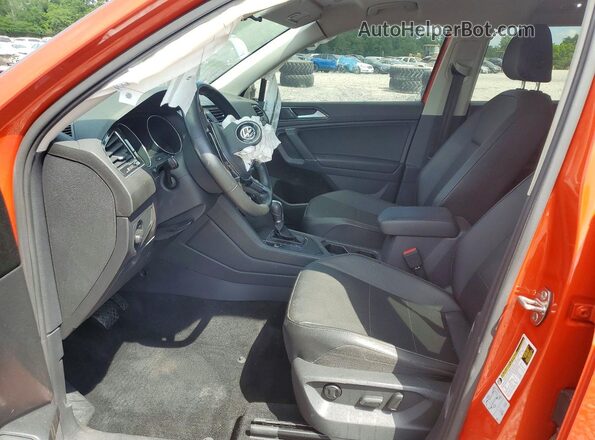 3VV3B7AX6JM208539 2018 VOLKSWAGEN TIGUAN Orange წინა სალონის ხედი