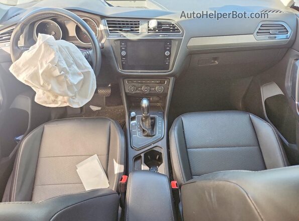 3VV3B7AX6JM210064 2018 VOLKSWAGEN TIGUAN Gray Widok deski rozdzielczej