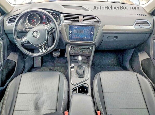 3VV3B7AX6KM032464 2019 VOLKSWAGEN TIGUAN Gray Widok deski rozdzielczej