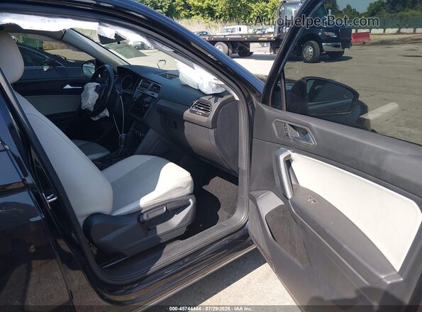 3VV3B7AX6KM136923 2019 VOLKSWAGEN TIGUAN Black Widok wnętrza z przodu