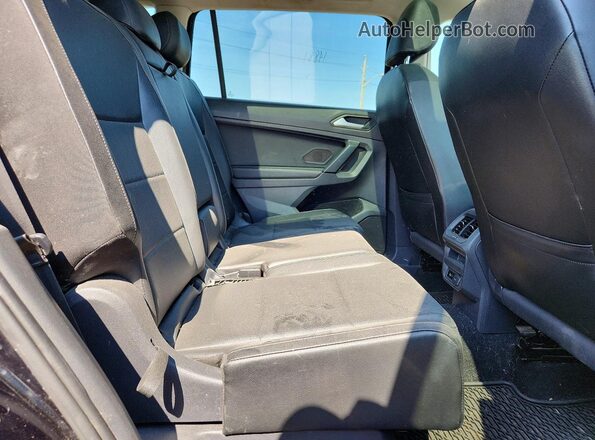 3VV3B7AX6KM142186 2019 VOLKSWAGEN TIGUAN Black Rear interior view
