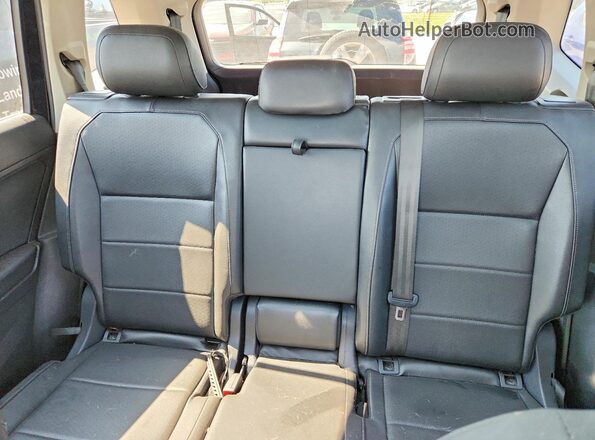 3VV3B7AX6KM142186 2019 VOLKSWAGEN TIGUAN Black Rear seats view