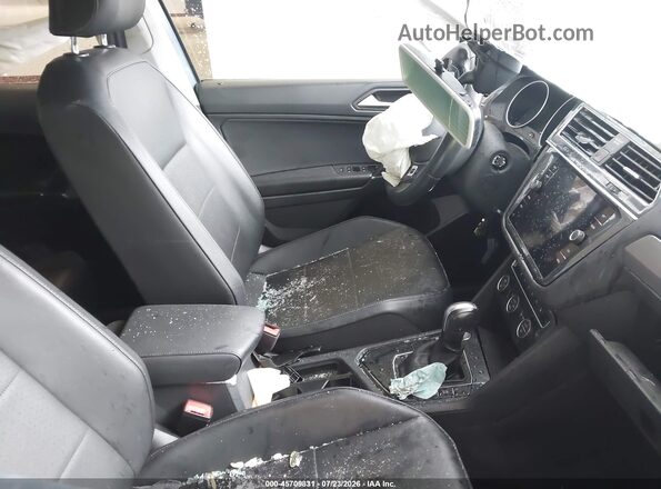 3VV3B7AX6LM059035 2020 VOLKSWAGEN TIGUAN Серебряный Вид салона спереди