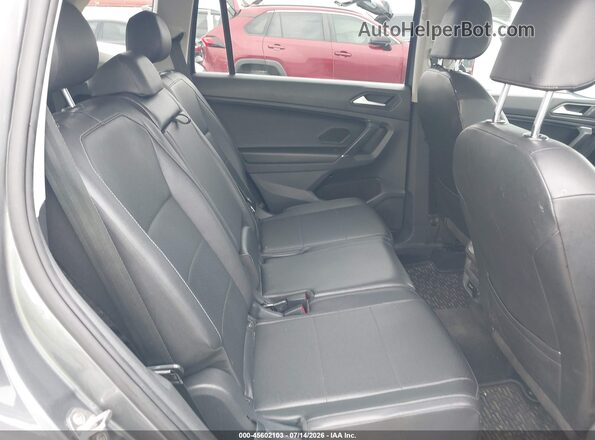 3VV3B7AX6LM163265 2020 VOLKSWAGEN TIGUAN Gray Widok naklejki z numerem VIN