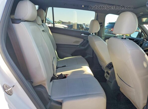 3VV3B7AX6LM175139 2020 VOLKSWAGEN TIGUAN Белый Вид задней части салона