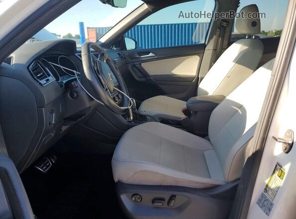 3VV3B7AX6LM175139 2020 VOLKSWAGEN TIGUAN Белый Вид салона спереди