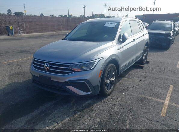 3VV3B7AX6PM114184 2023 VOLKSWAGEN TIGUAN Silver Vista tres cuartos delantera izquierda