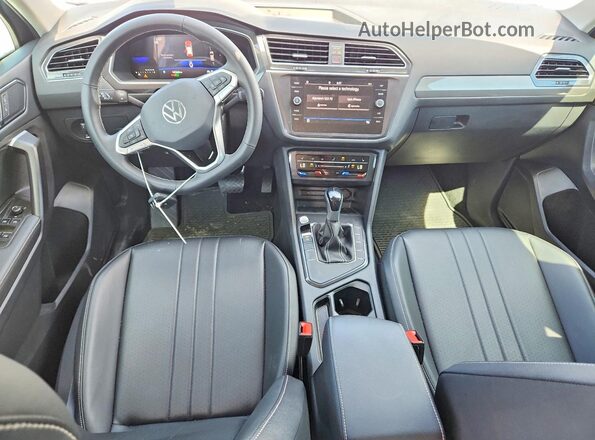 3VV3B7AX6PM117148 2021 VOLKSWAGEN TIGUAN Серый Вид панели приборов