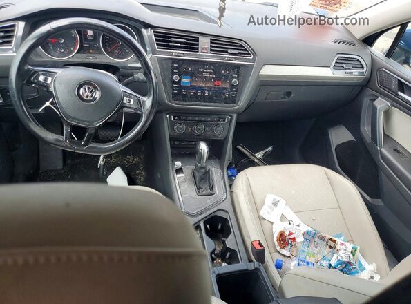 3VV3B7AX7JM000959 2018 VOLKSWAGEN TIGUAN Blue Vista del salpicadero