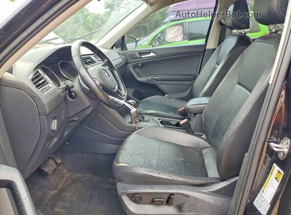 3VV3B7AX7JM003926 2018 VOLKSWAGEN TIGUAN Black Вид салону спереду