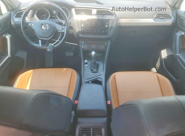3VV3B7AX7JM073958 2018 VOLKSWAGEN TIGUAN White Vista del salpicadero