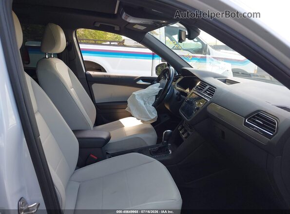 3VV3B7AX7KM061441 2019 VOLKSWAGEN TIGUAN White წინა სალონის ხედი