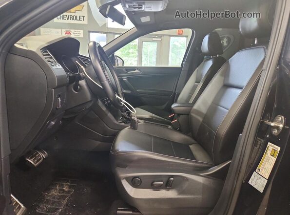 3VV3B7AX7MM086231 2021 VOLKSWAGEN TIGUAN Black Вид салону спереду