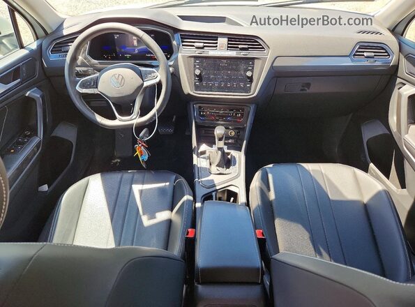3VV3B7AX7PM041424 2023 VOLKSWAGEN TIGUAN White Widok deski rozdzielczej