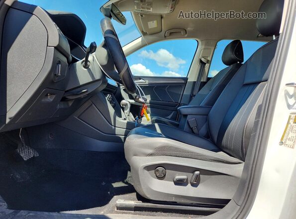 3VV3B7AX7PM041424 2023 VOLKSWAGEN TIGUAN White Widok wnętrza z przodu